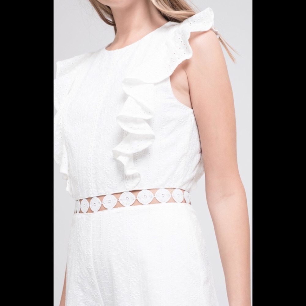 J.O.A. Ruffled White Eyelet Romper Playsuit NWT Size Large